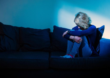 Studimi: Depresioni kalon përmes stomakut