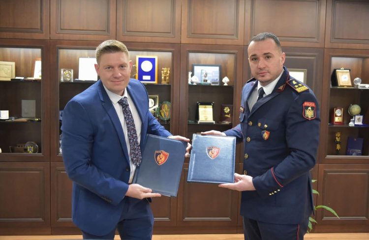 Mbretëria e Bashkuar i dhuron Policisë Shqiptare pajisje me vlerë mbi 18 000 Euro