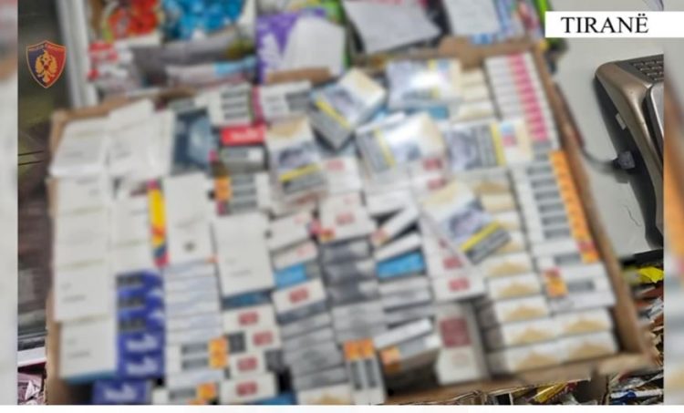 Mallra kontrabandë dhe fshehje të ardhurash, arrestohet pronari dhe shitësi i një dyqani në Tiranë