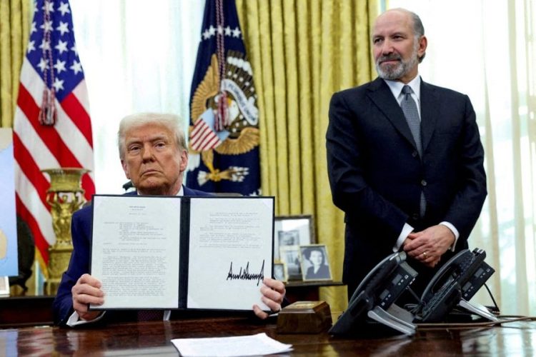Urdhri i Trump që mbyll Zërin e Amerikës, Biberaj: Do të shkaktojë dëm të thellë në imazhin e SHBA-së!