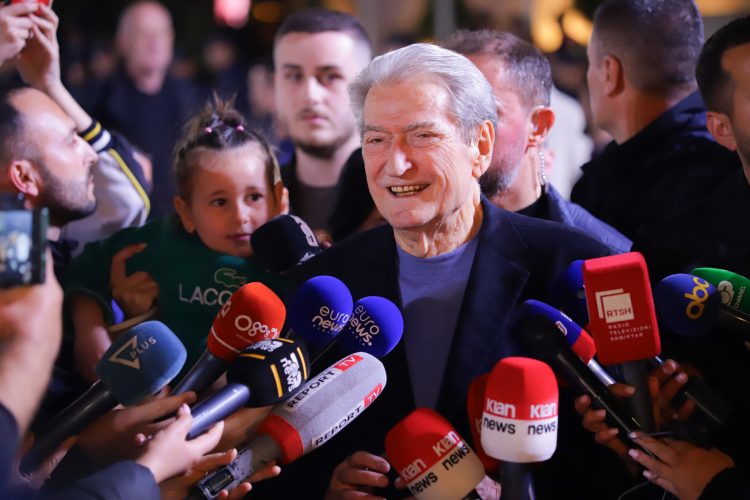 Mbyllja e Zërit të Amerikës, Berisha: Nuk është akt censure, por çështje e një gjeopolitike globale
