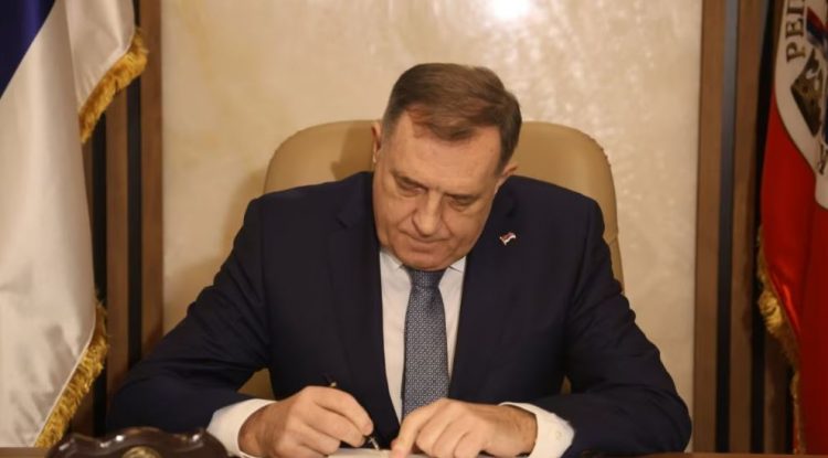 Dhjetëra deputetë të Parlamentit Evropian bëjnë thirrje për sanksione ndaj Dodikut