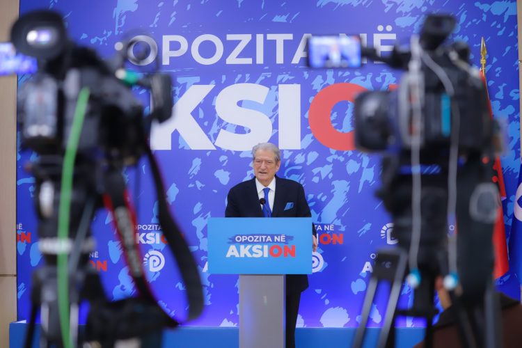 “Dështim madhor në kujdesin shëndetësor”/ Berisha për Onkologjikun: Strehë ku njerëzit vdesin nga mungesa e ilaçeve!