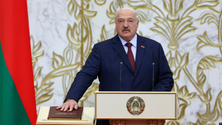 Lukashenko betohet për mandatin e 7-të, teksa sundimi i tij dënohet si “antikushtetues”