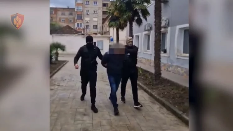 Ishte dënuar në Itali për trafikim të lëndëve narkotike, arrestohet në Vlorë 40-vjeçari