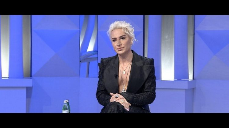 Elton Ilirjani zbulon të fshehtat e Parashqevi Simakut: E përndiqnin nga Sigurimi i Shtetit, kishin fiksim seksual