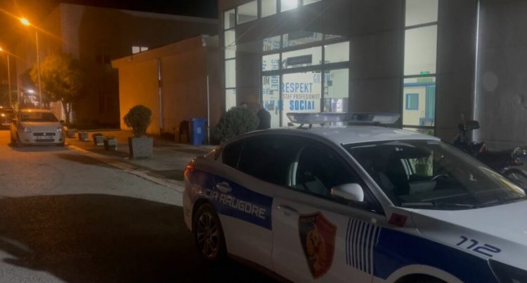 Aksident i rëndë në Berat! Makina përplas 15-vjeçaren te vijat e bardha dhe largohet nga vendi i ngjarjes