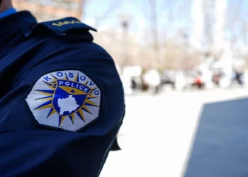 Kontrabandë armësh dhe municionesh! Policia aksion në Kosovë, në jug dhe veri të Mitrovicës, 16 të arrestuar 