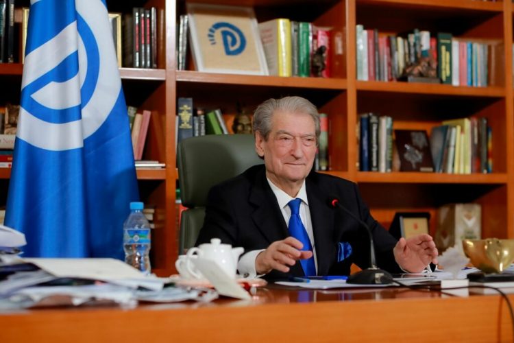 Berisha takim virtual me emigrantët: Bonusi i bebes do të jepet edhe për shqiptarët kudo në botë 