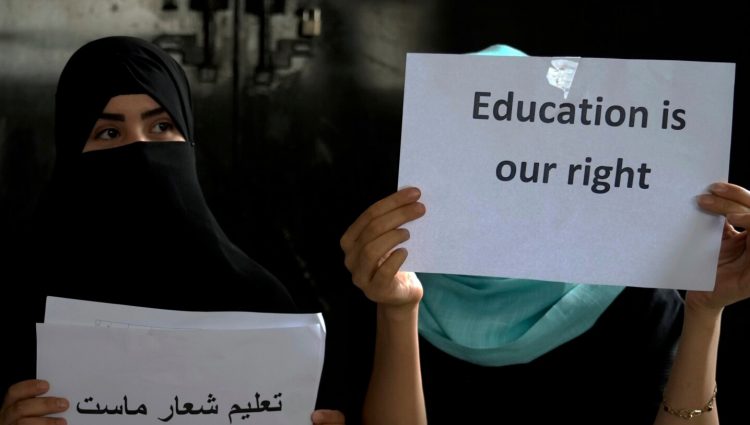 UNICEF kërkon që talibanët të heqin ndalesën ndaj shkollimit të vajzave afgane