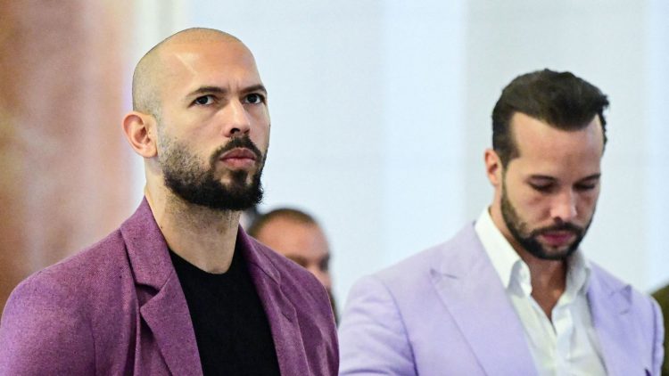 Vëllezërit Tate kthehen në Rumani për t’u përballur me akuzat për trafikim