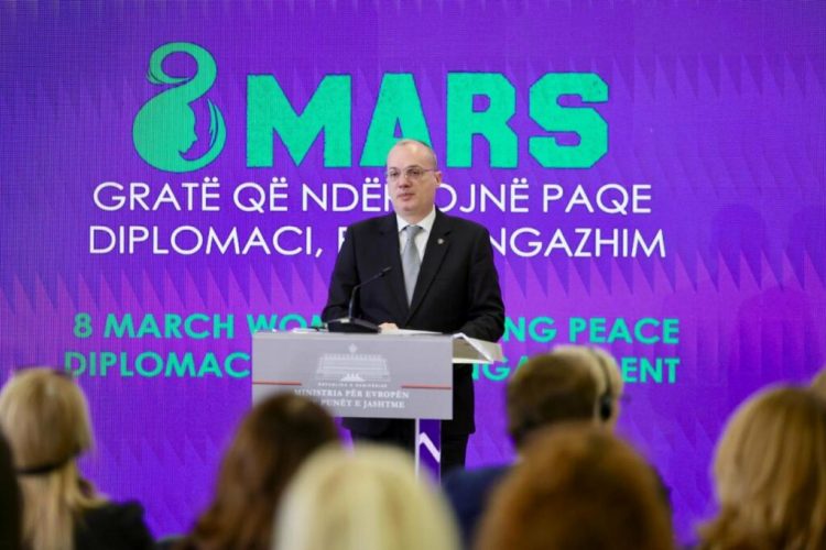Hasani: Gratë përbëjnë rreth 60% të stafit diplomatik shqiptar