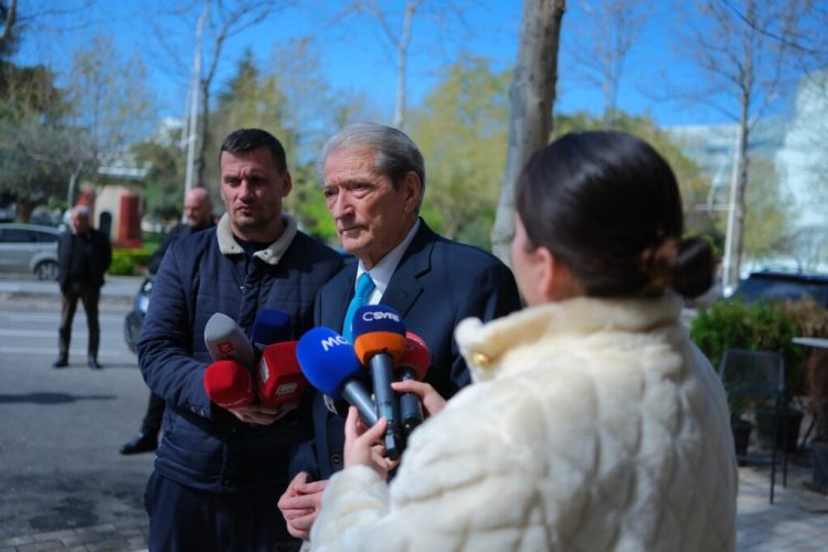 Berisha uron besimtarët për Fitër Bajramin
