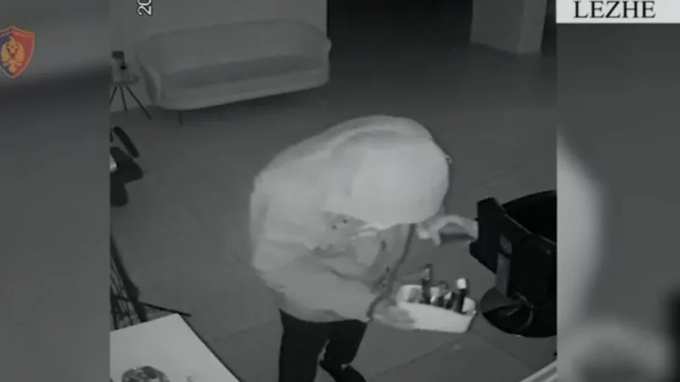 Lezhë/ Hynë me forcë në një parukeri dhe vodhën artikuj të ndryshëm, autorët vëlla e motër