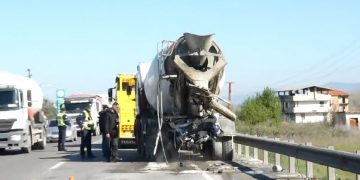 Katër të rinjtë u dogjën brenda mjetit, detaje: Shpejtësia e lartë, shkak i aksidentit