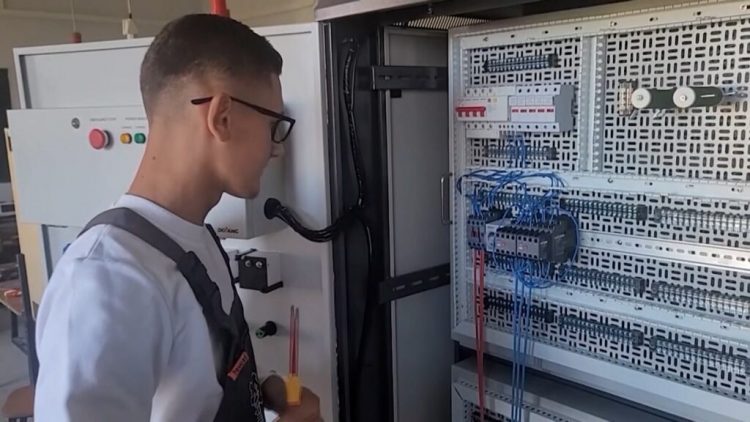 Arsimi profesional dominohet nga djemtë