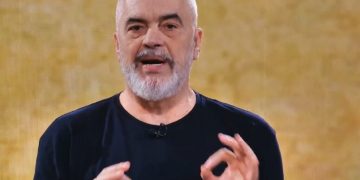 “Transporti i fëmijëve në shkolla falas”/ Rama: Siguri dhe mbrojtje me kamerat inteligjente. Do të ndërtohen konviktet e… 