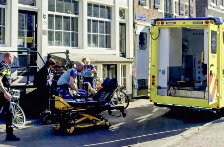 Sulm me thikë në Amsterdam, raportohet për disa të plagosur 