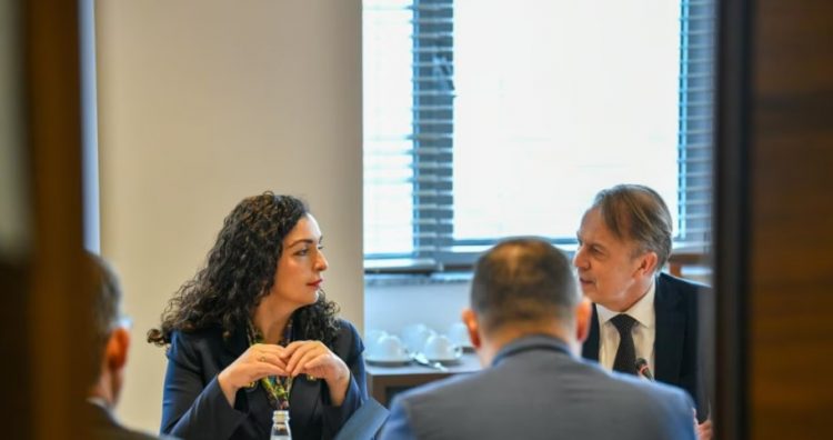 Osmani kërkon përsëri heqjen e masave ndaj Kosovës në takim me ambasadorët e BE-së