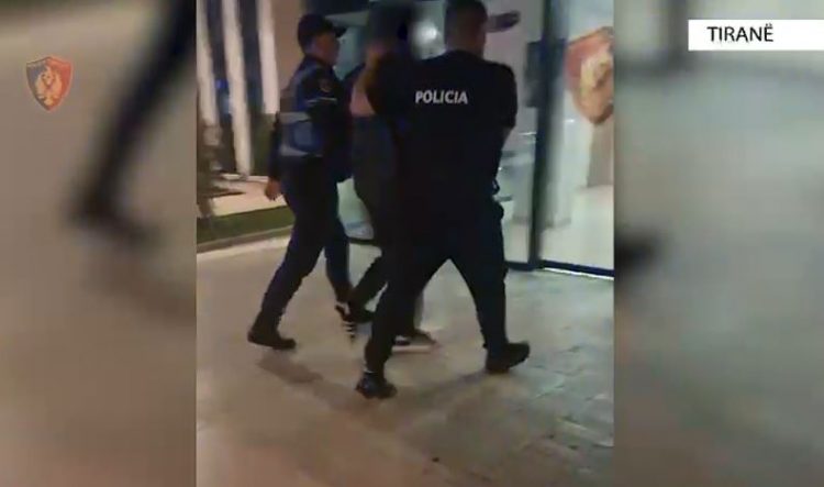 Kishte kthyer banesën në laborator droge, arrestohet 30-vjeçari në Tiranë 