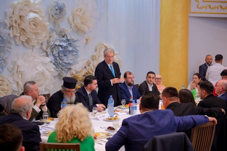 Nata e Kadrit, Sali Berisha uron mes besimtarëve në Kavajë: 26 marsi u bë gjithashtu simbol i qëndresës për liri