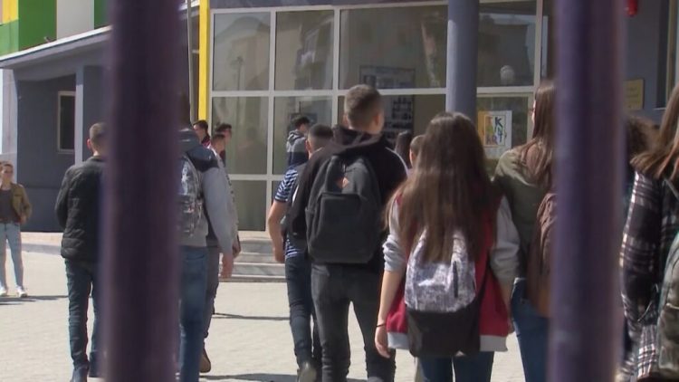 Mësuesit pro mbylljes së “Tik-Tok”