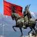 Mbulimi i monumentit të Skënderbeut në shesh, Rama: Po bëhen mallkime për tradhti kombëtare, por ja çfarë po ndodh 