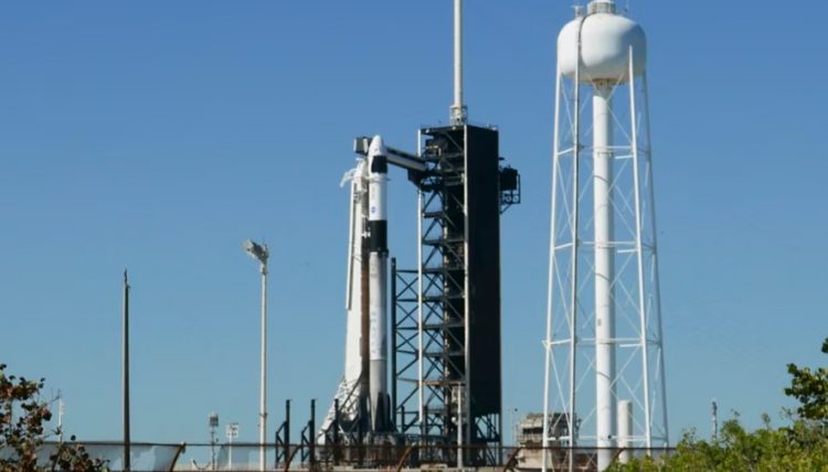 SpaceX shtyn fluturimin në hapësirë për të kthyer astronautët e bllokuar