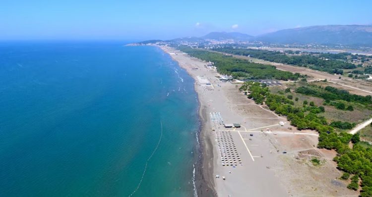 Mal i Zi/ Protestë kundër tenderit për plazhet, qytetarët: Ulqini nuk është në shitje!