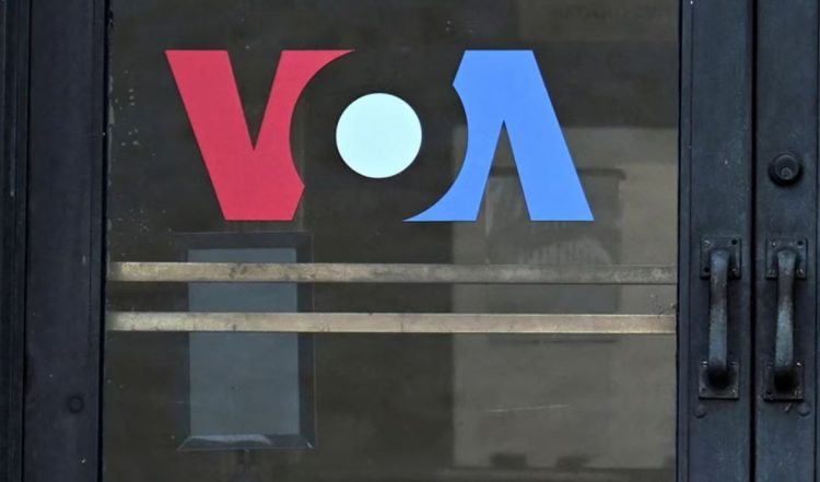 VOA padit mbikëqyrësin USAGM me qëllim që të rinisë punën pas urdhrit të Trumpit