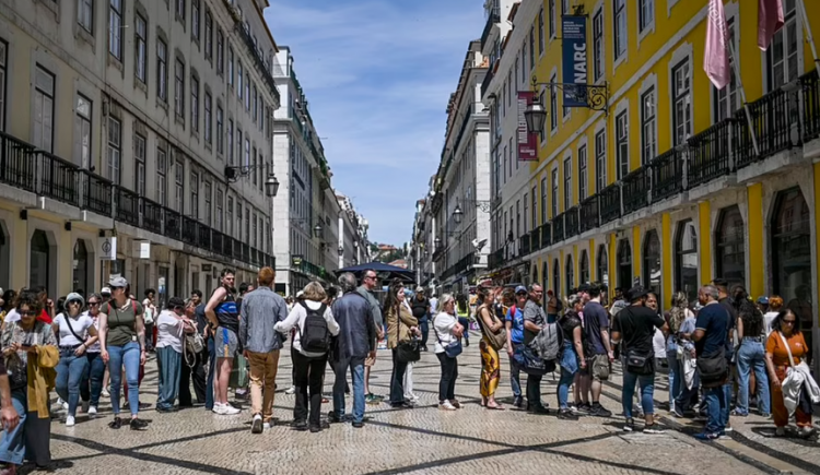 Pa energji/ Raftet e boshatisura në dyqane, panik te spanjollët dhe portugezët