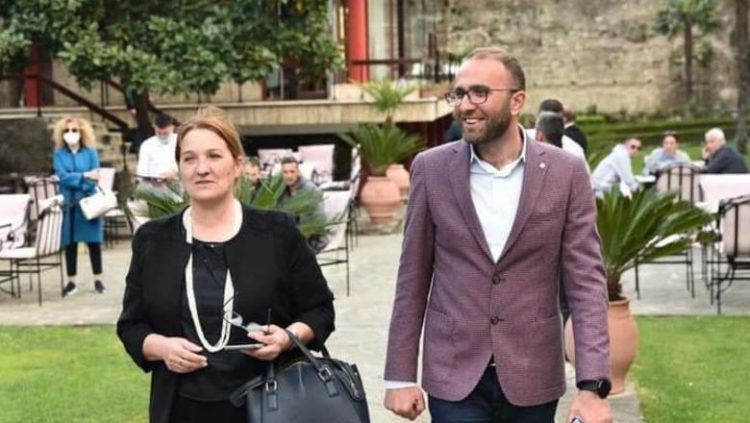 “Ç’të gjeti dje babam që ishe në fund të rreshtit?”, Açka i drejtohet Bardhit: Një Zot e di si të korruptoi Berisha…