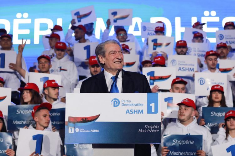 Sali Berisha mban fjalën në çeljen e fushatës së PD-së: Edi Rama sonte e ke të vështirë natën