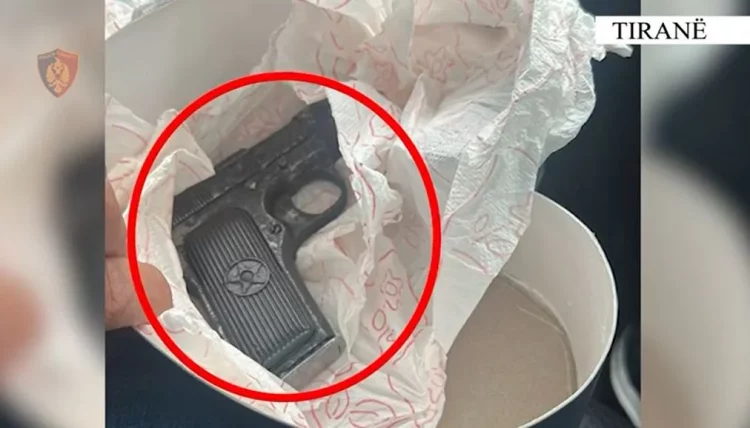 Arrestohet 23-vjeçari/ Kapet mat me pistoletë, gati për t’i shitur