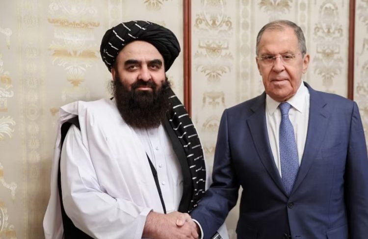 Fuqitë botërore në garë për t’u afruar me talibanët