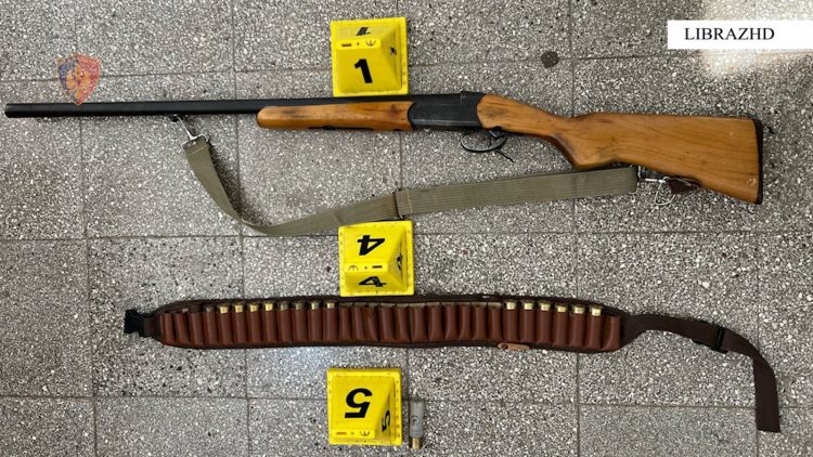 Qëlloi me armë gjahu pas sherrit me fqinjin, arrestohet 42-vjeçari në Librazhd