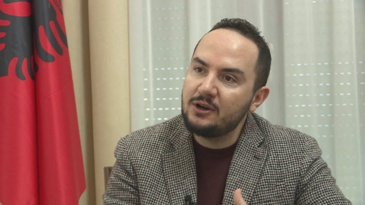 Salianji letër nga burgu për votuesit për herë të parë: Vendi i ka sytë nga ti, ke në dorë ndryshimin