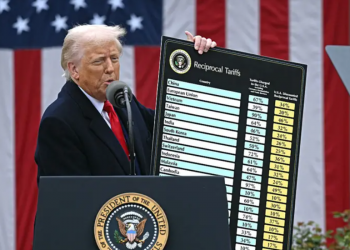 Disa ditë më parë i përjashtoi, Trump kërcënon me tarifa të reja për telefonat inteligjentë