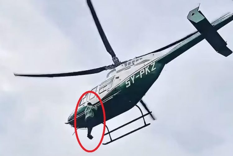 VIDEO/ Piloti nuk e lejoi në bord, i riu qëndron i varur për qindra metra në helikopter