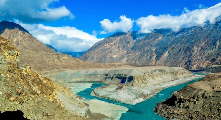 Sulmi terrorist, India gati të thajë lumin që çon ujë në Pakistan