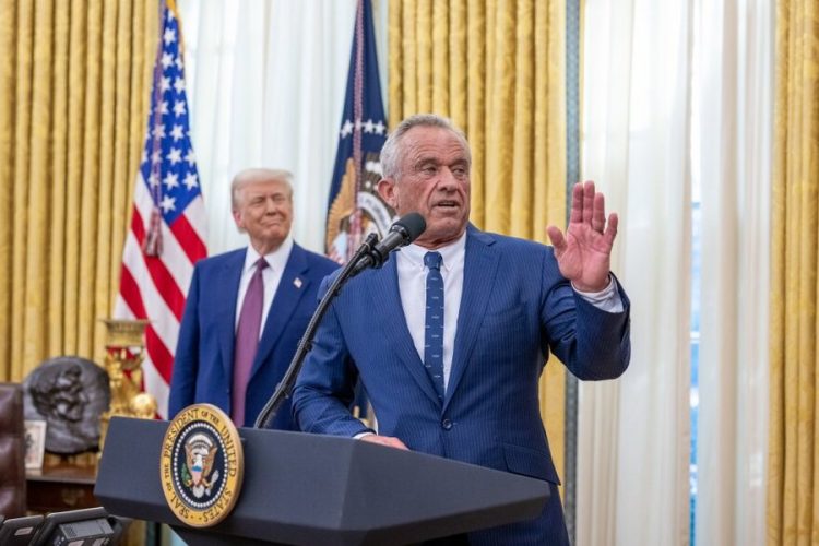 Sekretari amerikan i Shëndetësisë zotohet të gjejë shkakun e autizmit brenda shtatorit