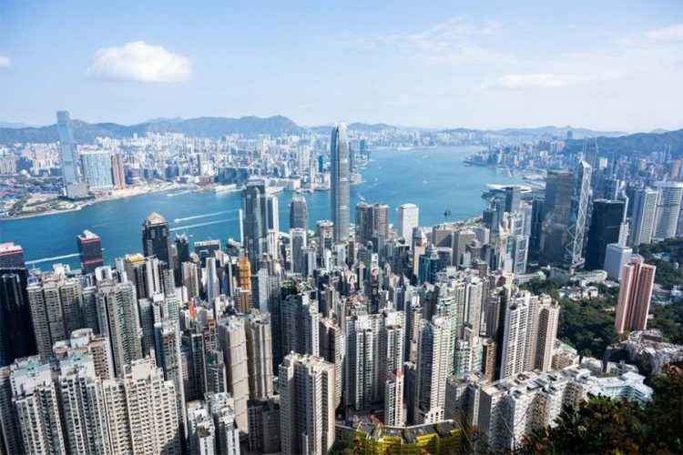Lufta tregtare, posta e Hong Kongut pezullon dërgesat drejt SHBA