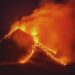 Shpërthen vullkani Etna në Siçili, pamjet spektakolare të llavës ndriçojnë natën