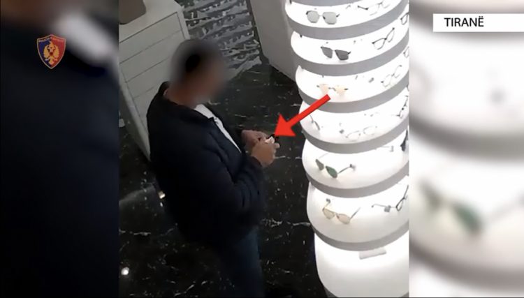 VIDEO/ “Pastro e fut në xhep”, arrestohet hajduti serial i syzeve