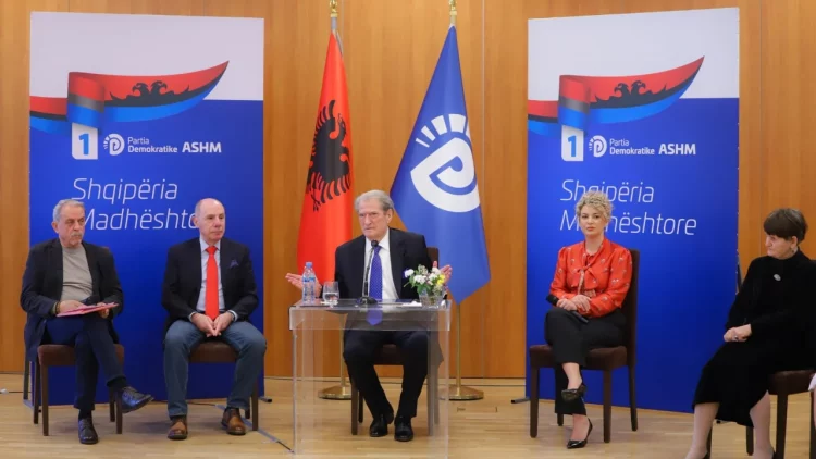 “Mbi 780 mijë pensionistë përballen me vështirësi”, Berisha: Shtresa më e injoruar, në 12 vite pensionet janë rritur shumë më pak se sa çmimet