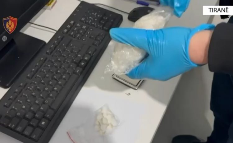 Shpërndante doza kokaine në Tiranë, arrestohet 26-vjeçari