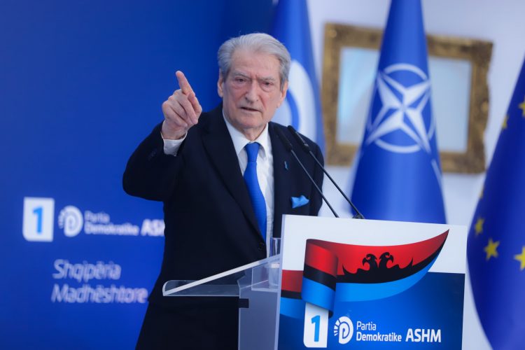 Berisha-Ramës nga Vau i Dejës: Urdhëro po deshe para këtyre burrave dhe grave, të bëjmë një debat