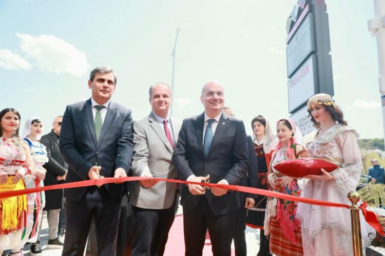 Inaugurohet Konsullata e Përgjithshme e Shqipërisë në Ulqin/ Hasani: Ditë historike për komunitetin shqiptar në Mal të Zi