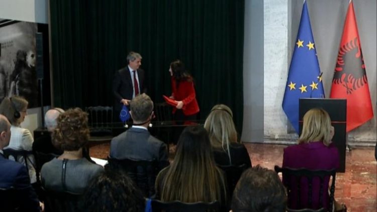 Firmoset marrëveshja për hekurudhën Durrës-Rrogozhinë, Balluku: U vendos një gur kilometrik