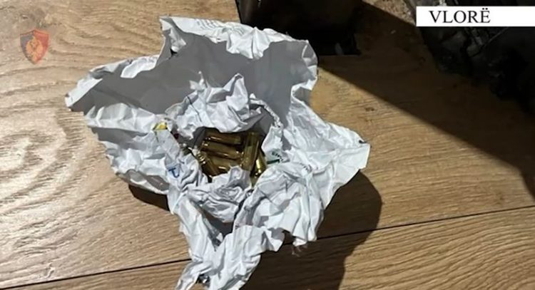 Fshihte kokainë në lokalin e tij dhe e ndante në doza për shitje, arrestohet 48-vjeçari në Vlorë